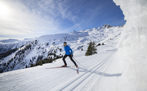 Langläufer beim Skating in Winterlandschaft | © Bergbahnen Flumserberg AG